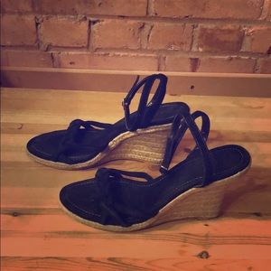 Unisa black espadrilles 😎